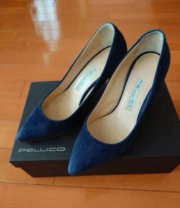 새상품급 PELLICO 네이비 스웨이드 펌프스 35