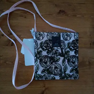 미나 페르호넨 rosy pocket bag