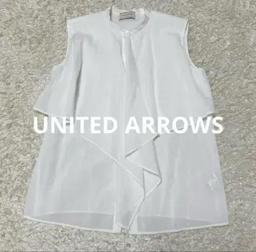 UNITED ARROWS 프론트 프릴 슬리브리스 블라우스 화이트