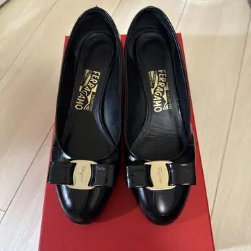 정품 새상품급 페라가모 블랙 발레리나 신발 사이즈 5.5 23cm