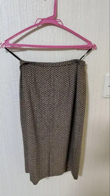 헤링본 무늬 타이트 스커트 베이지 계열