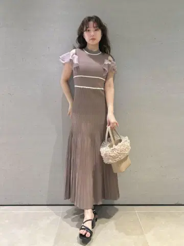 LILY BROWN 프릴 도킹 니트 원피스