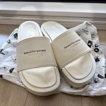 beautiful people 화이트 슬라이드 샌들