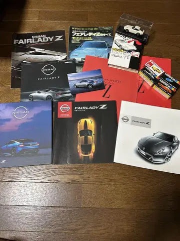Nissan Fairlady Z 카탈로그와 미니카 세트