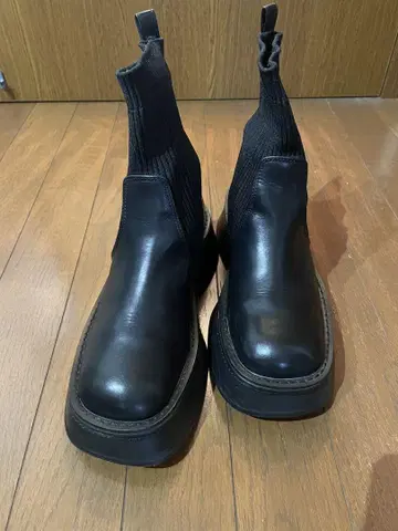 사이드 고어 부츠 블랙 가죽 니트