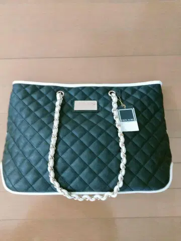 CECIL McBEE 퀼팅 블랙 숄더백 택 포함 (미사용)