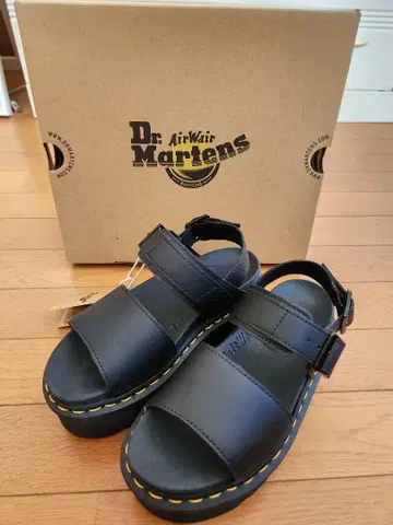 Dr.Martens VOSS QUAD 닥터마틴 통굽 샌들 UK3