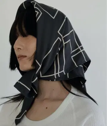새상품 anuke Geometric Print Scarf