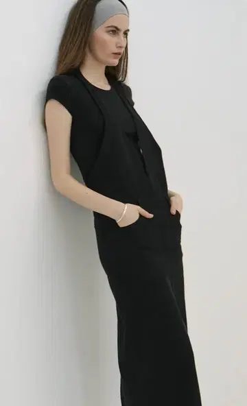 할터넥 로우 웨스트 원피스