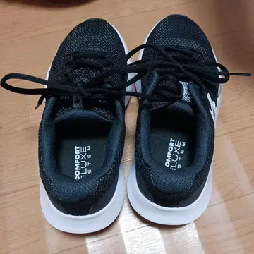 Under Armour 블랙 러닝화