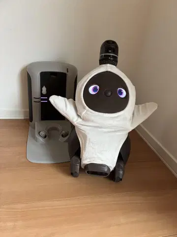 LOVOT 본체와 네스트