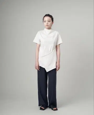 살롱 의류 어시메트릭 화이트 튜닉 반팔