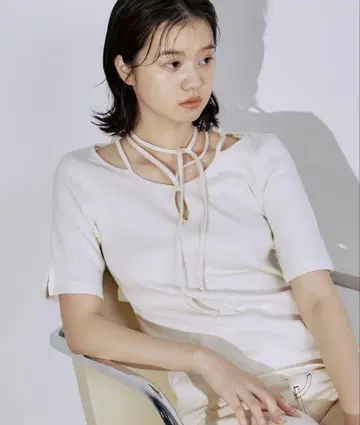 PUBLIC TOKYO 슬릿 홀 컷 아웃 하프 슬리브 상의