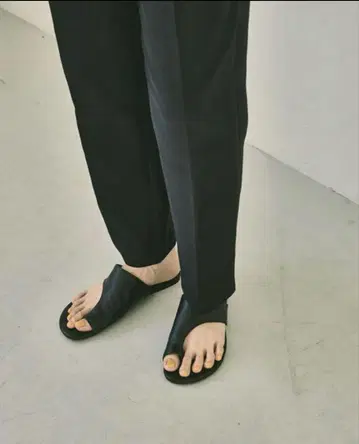Todayful Tong Leather Sandals 블랙 37 샌들