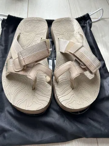 Teva 베이지 샌들