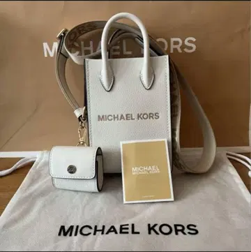 마이클코어스 숄더백 핸드폰 숄더백 새상품급