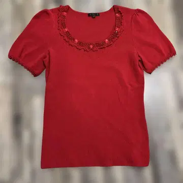 To be chic 빨간색 비즈 장식 반팔 상의 사이즈 II