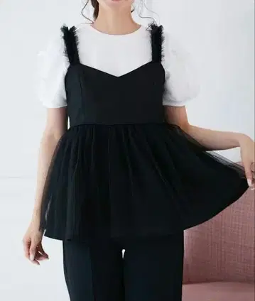 페플럼 튤 상의 플레어 캐미 블랙 튜닉