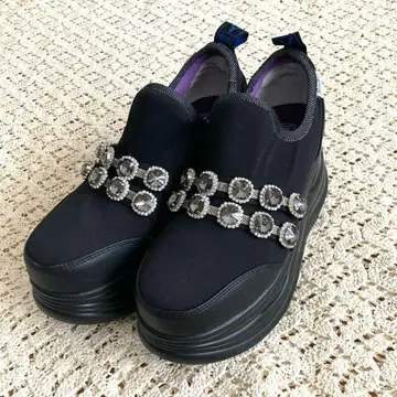 요스케 슬립온 비쥬 장식 블랙