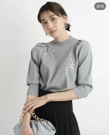 새상품급 저스길리티 배색 비즈 자수 풀오버 라이트 그레이
