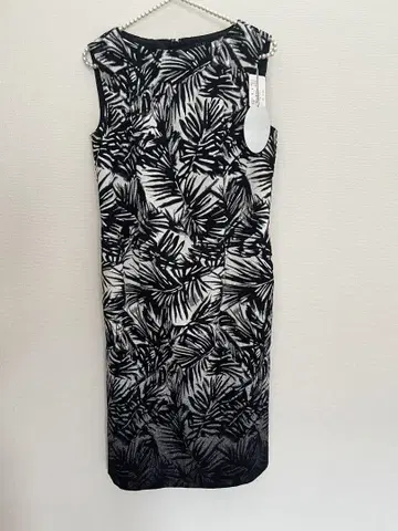 새상품 DAMAcollection 슬리브리스 무릎 기장 원피스 11AR