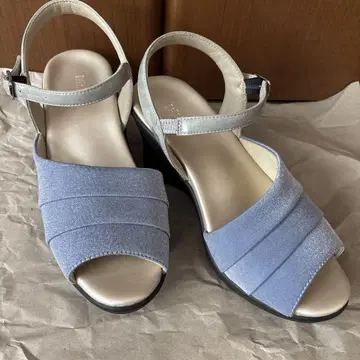 AKAIISHI 아치 피터 파랑 스트랩 샌들