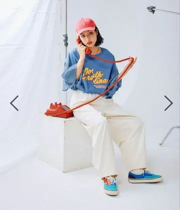 렙심 LEPSIM 새상품 로고 사이드 패브릭 티셔츠 블루 체형 커버