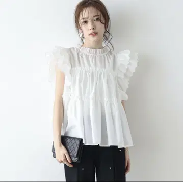 [미사용 새상품] 라지엠 블라우스 프릴 티어드 스캘럽