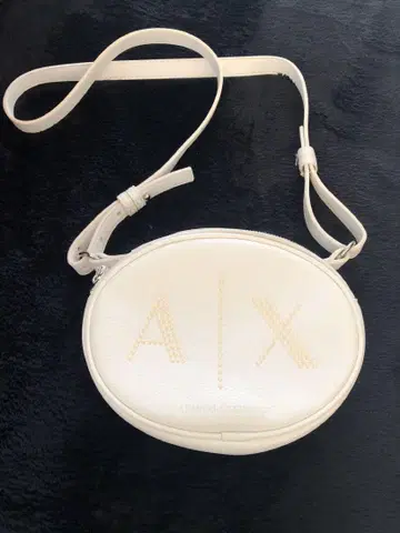 Armani Exchange 화이트 숄더백