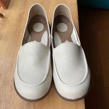화이트 슬립온 합성 피혁