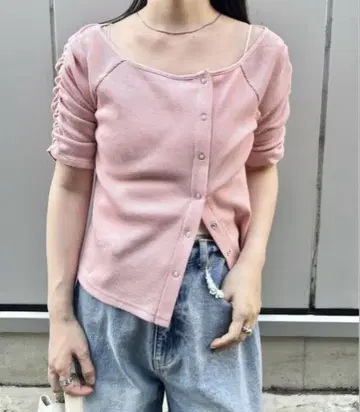 [ 새상품급 ] Kastane 오프숄더 골지 5분 소매 티셔츠