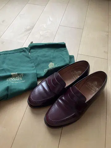 Crockett & Jones 버건디 로퍼 수납 가방 포함