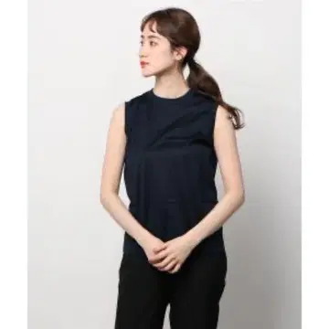 SLOANE 슬리브리스 상의