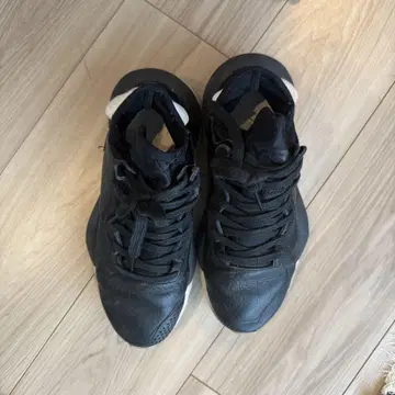 Y-3 와이스리 KAIWA 스니커즈 23.5