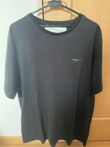 OFF-WHITE 블랙 티셔츠
