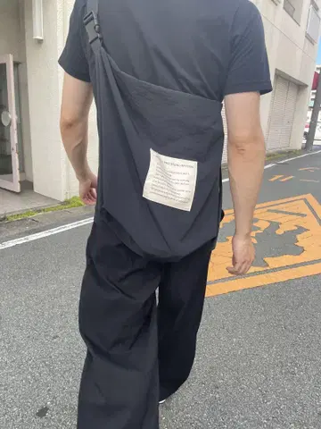 블랙 나일론 슬링 백