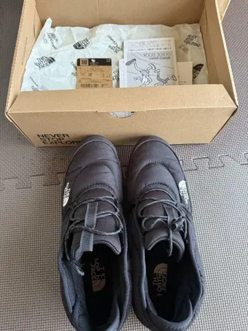 THE NORTH FACE 블랙 스니커즈