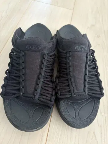 KEEN 블랙 스포츠 샌들