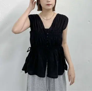 archives 아카이브 개더 슬리브리스 블라우스 블랙