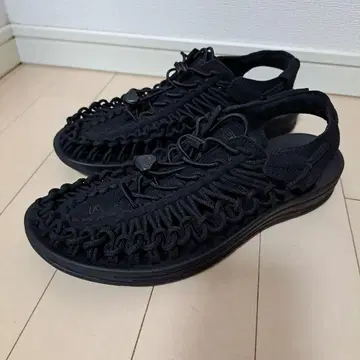 KEEN 블랙 샌들 뜨개질 디자인