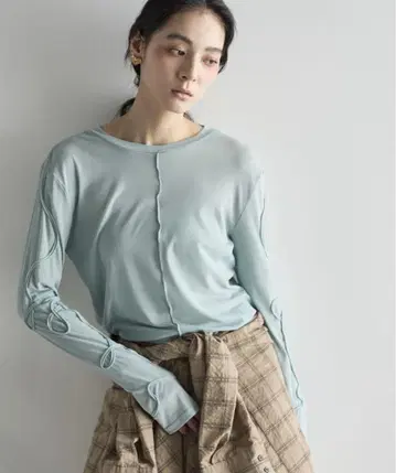 미사용 새상품 THE YOn 코드 자수 시어 롱 슬리브 티셔츠