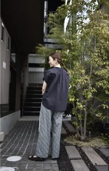 OURHOME 리버티 패턴 세미 와이드 팬츠 완판템
