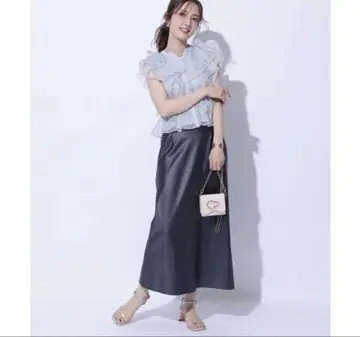 앱와이어 리셰 프릴 숏 블라우스
