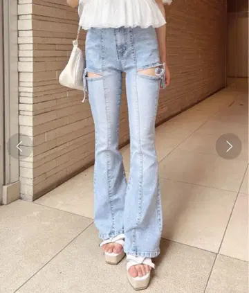 INGNI 사이드 리본 컷 아웃 플레어 데님 팬츠 리본 데님