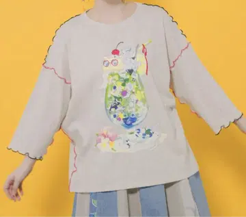 [ 스칼라 ] 배색 메로우 스티치 크림 소다 패턴 T