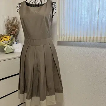 UNTITLED 무릎 기장 원피스 브라운 미사용 새상품 고급스럽고 깔끔함