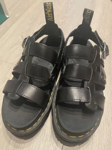 Dr. Martens Terry 샌들