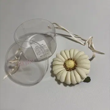 PINK HOUSE 코사지 히나기쿠 크림색