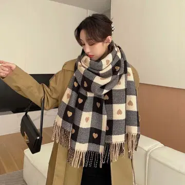 체크 무늬 하트 머플러