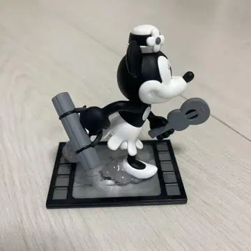 미키 피규어 팝 마트
